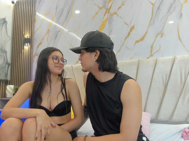 sweetauracouple webcam model