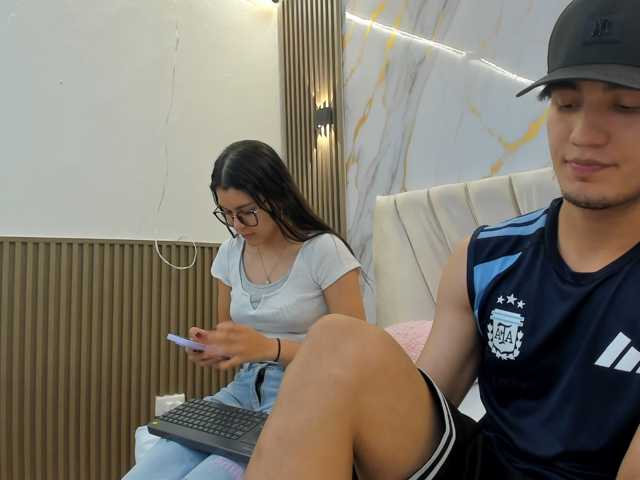 sweetauracouple live cam on BongaCams