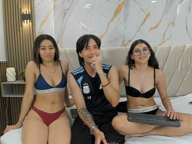 sweetauracouple live cam on BongaCams