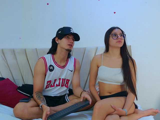 sweetauracouple live cam on BongaCams