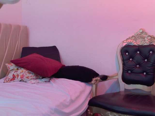 sweetauracouple live cam on BongaCams