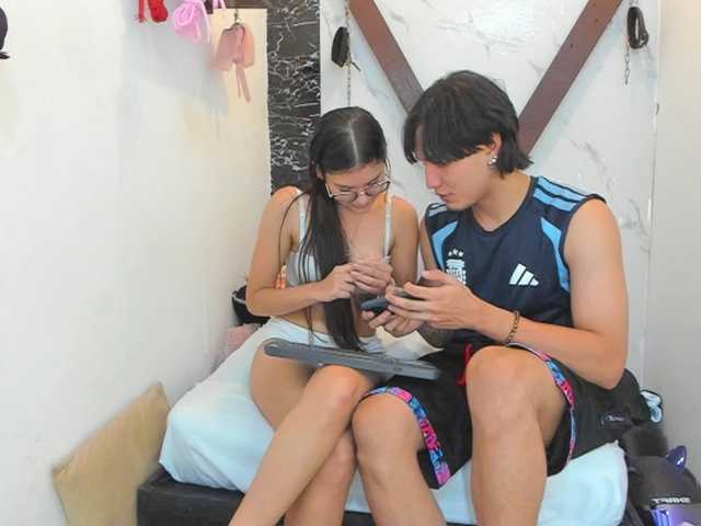 sweetauracouple live cam on BongaCams