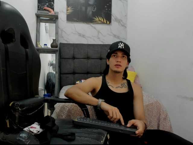 sweetauracouple live cam on BongaCams