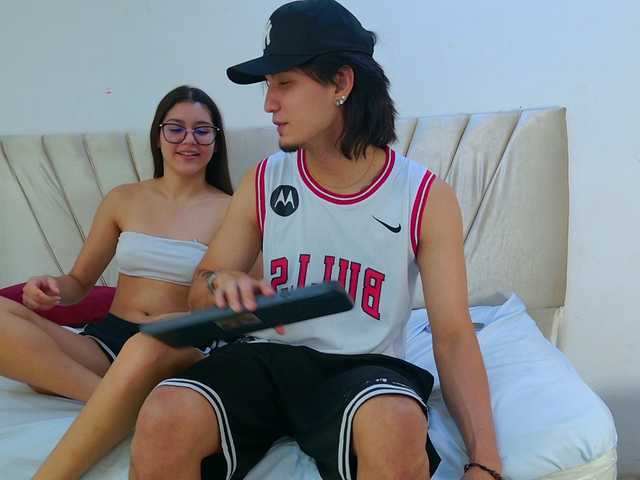 sweetauracouple live cam on BongaCams