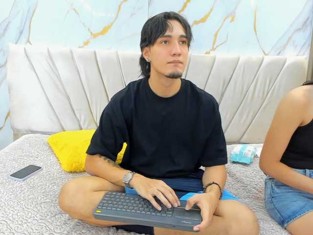 sweetauracouple live cam on BongaCams