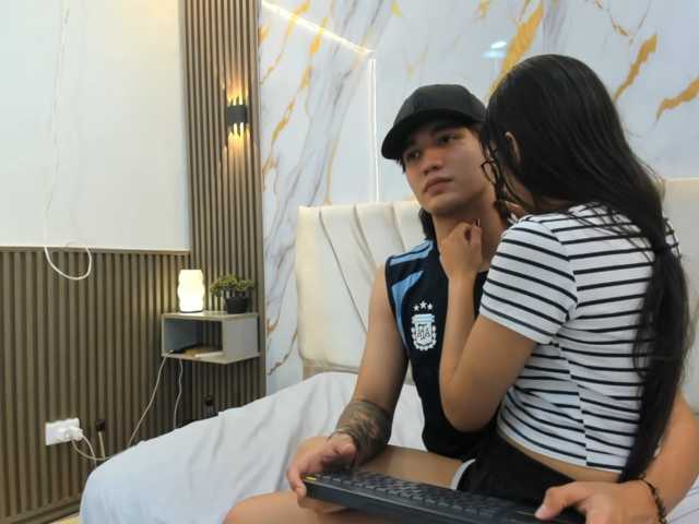 sweetauracouple live cam preview
