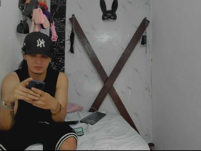 sweetauracouple live cam on BongaCams