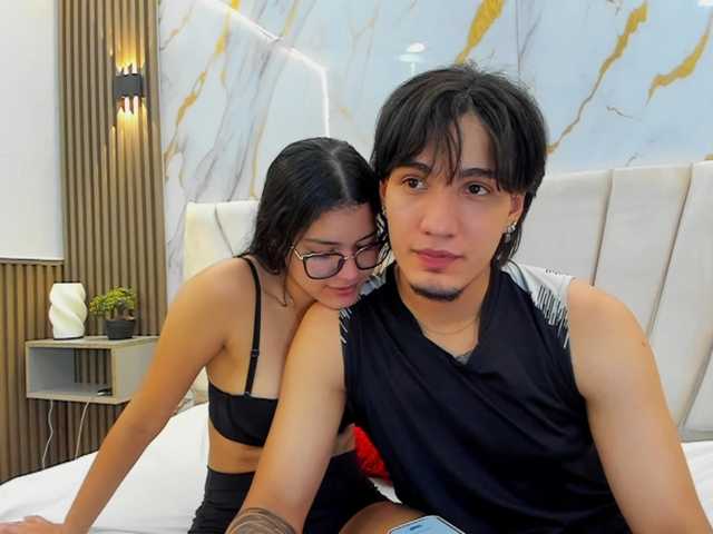 sweetauracouple live cam on BongaCams