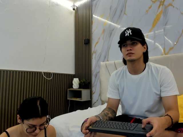 sweetauracouple live cam on BongaCams