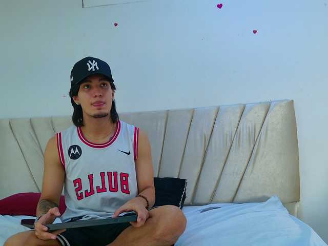sweetauracouple live cam on BongaCams