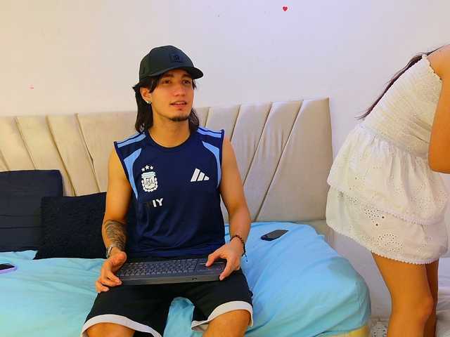 sweetauracouple live cam on BongaCams