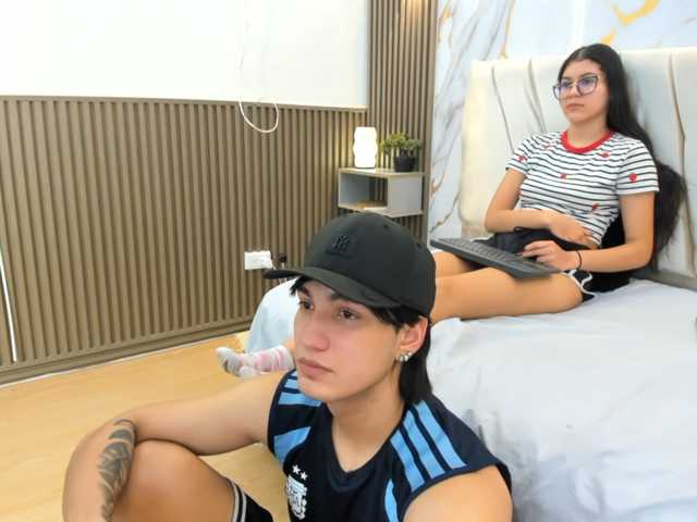 sweetauracouple live cam on BongaCams