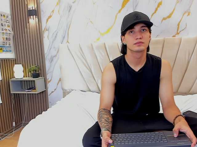 sweetauracouple live cam on BongaCams
