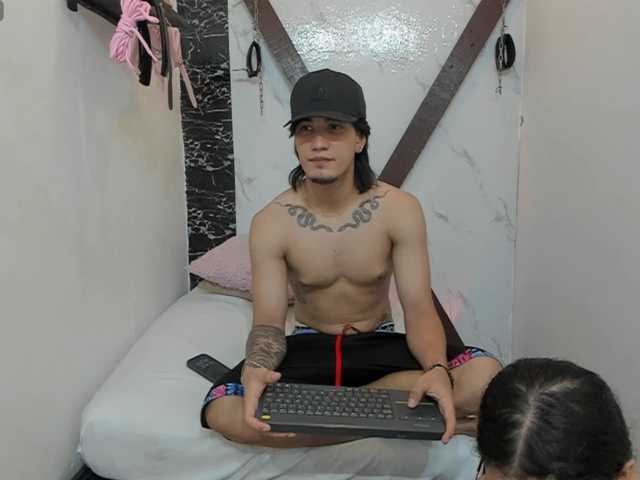 sweetauracouple live cam on BongaCams