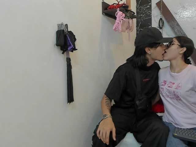 sweetauracouple live cam on BongaCams