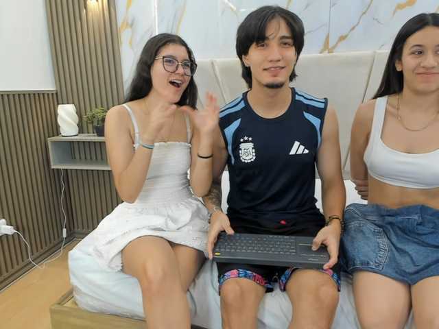 sweetauracouple live cam on BongaCams