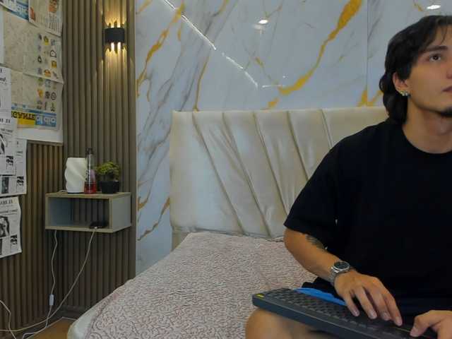 sweetauracouple live cam preview
