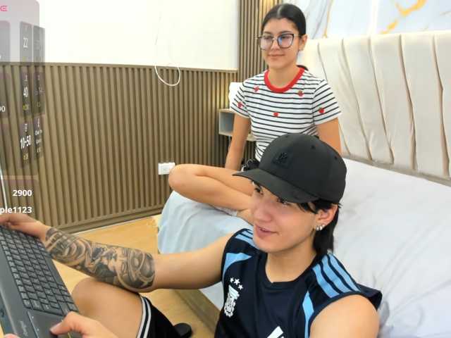 sweetauracouple live cam preview