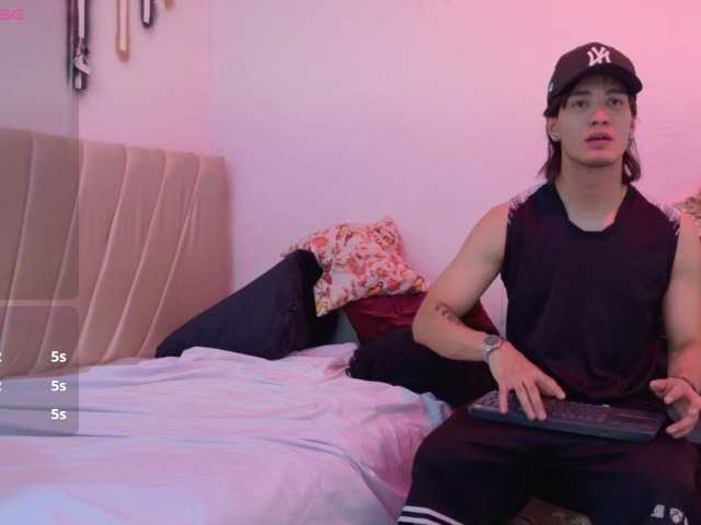 sweetauracouple live cam on BongaCams
