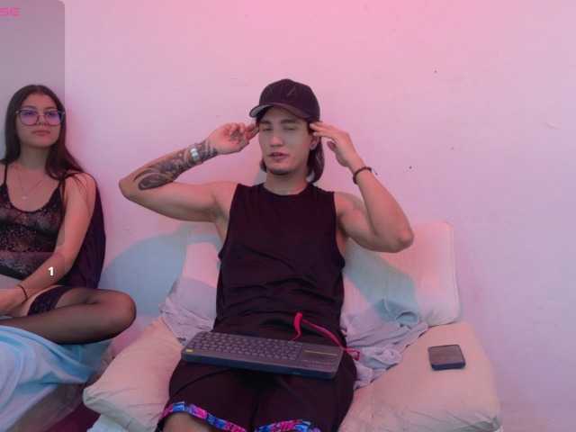 sweetauracouple live cam on BongaCams