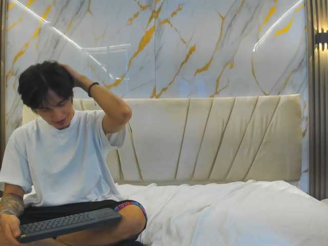 sweetauracouple live cam on BongaCams