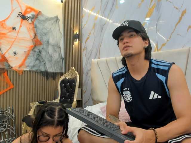 sweetauracouple live cam on BongaCams