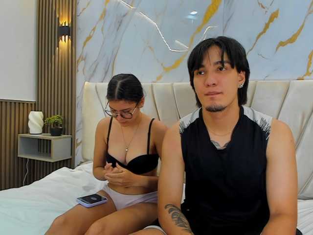 sweetauracouple live cam on BongaCams