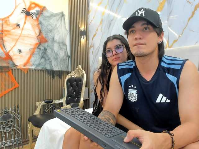 sweetauracouple live cam on BongaCams