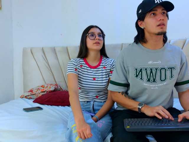 sweetauracouple live cam on BongaCams