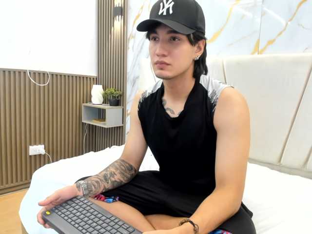 sweetauracouple live cam on BongaCams