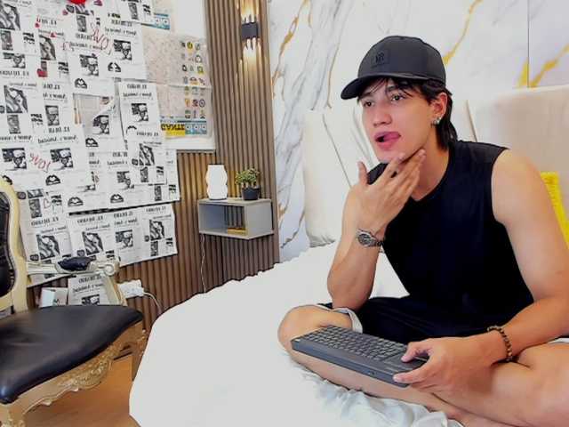 sweetauracouple live cam on BongaCams