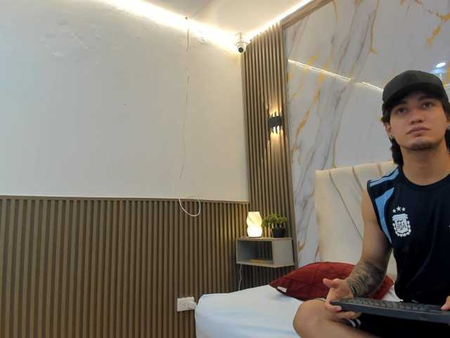 sweetauracouple live cam on BongaCams