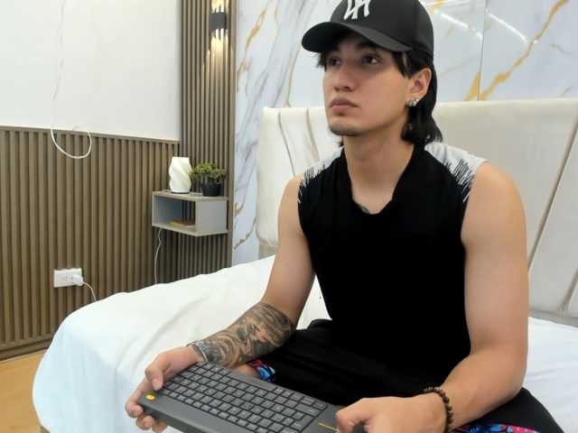 sweetauracouple live cam on BongaCams