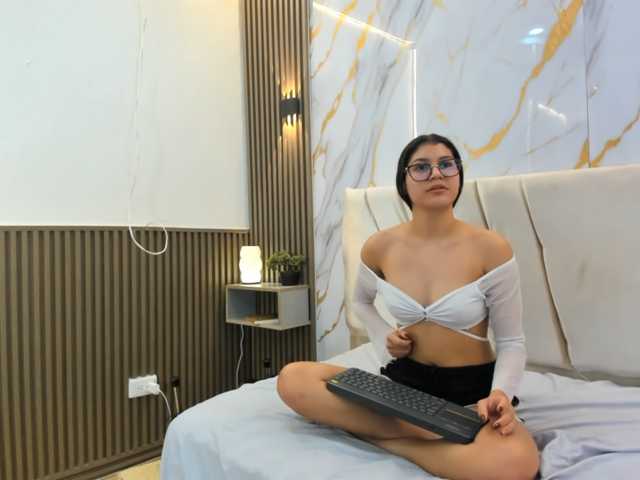 sweetauracouple live cam on BongaCams