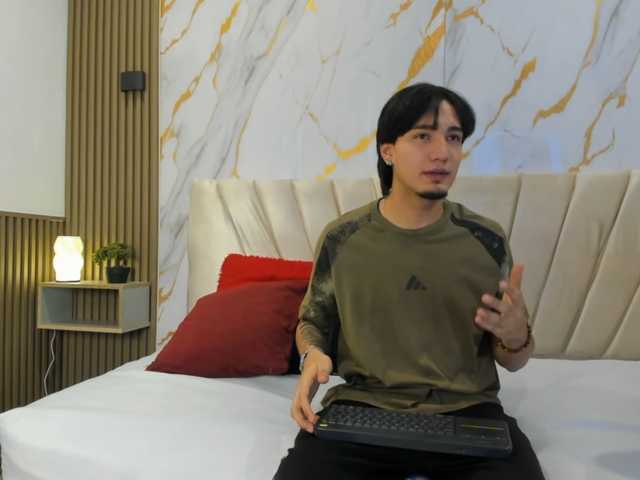 sweetauracouple live cam on BongaCams