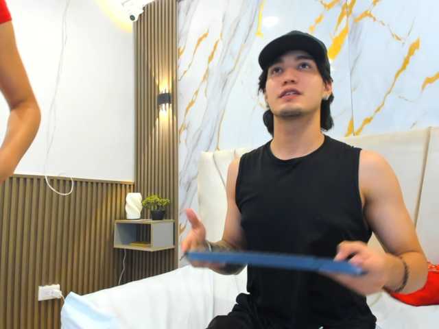sweetauracouple live cam on BongaCams