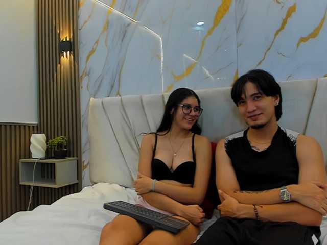 sweetauracouple live cam on BongaCams