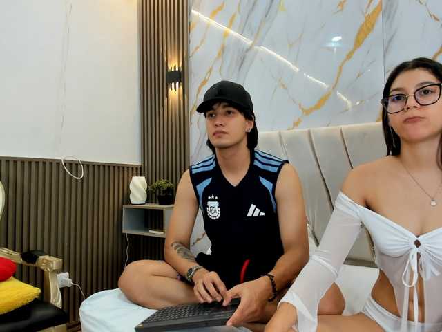 sweetauracouple live cam on BongaCams