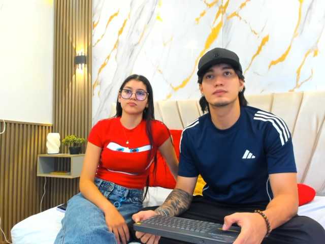 sweetauracouple live cam on BongaCams