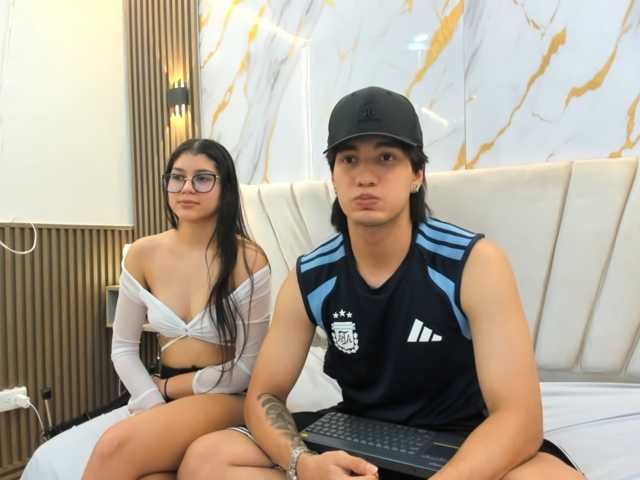 sweetauracouple live cam preview