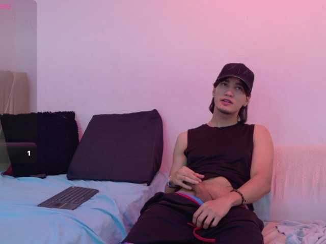 sweetauracouple live cam on BongaCams