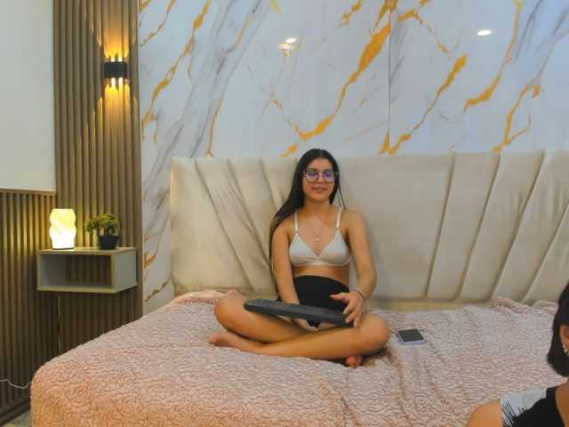 sweetauracouple live cam on BongaCams