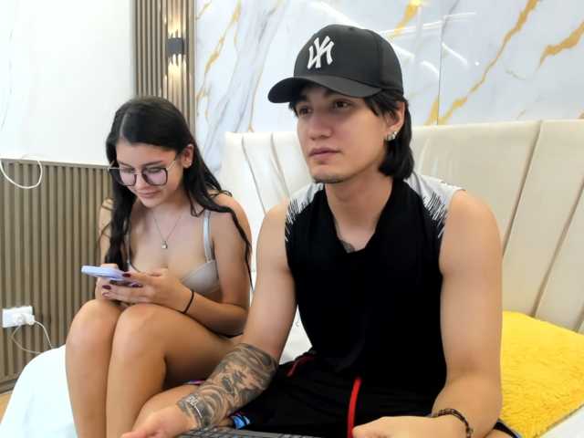 sweetauracouple live cam on BongaCams