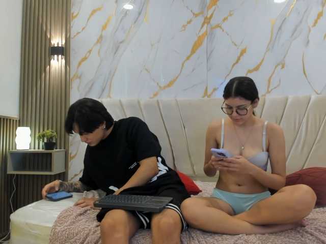 sweetauracouple live cam on BongaCams