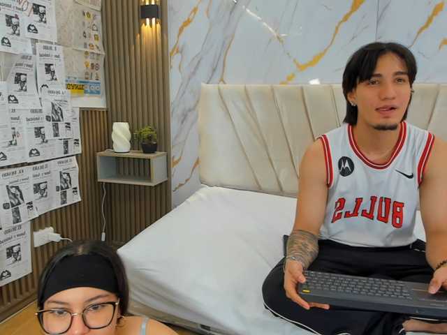 sweetauracouple live cam on BongaCams