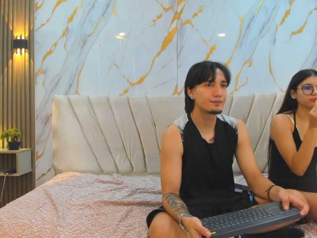 sweetauracouple live cam on BongaCams