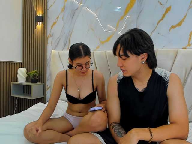 sweetauracouple live cam on BongaCams