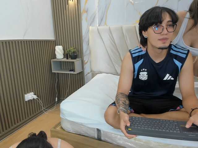 sweetauracouple live cam on BongaCams
