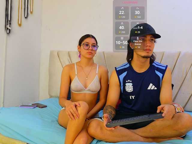 sweetauracouple live cam on BongaCams