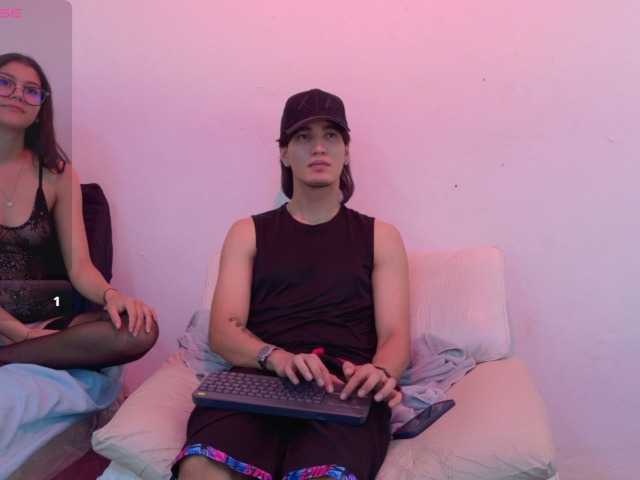 sweetauracouple live cam on BongaCams